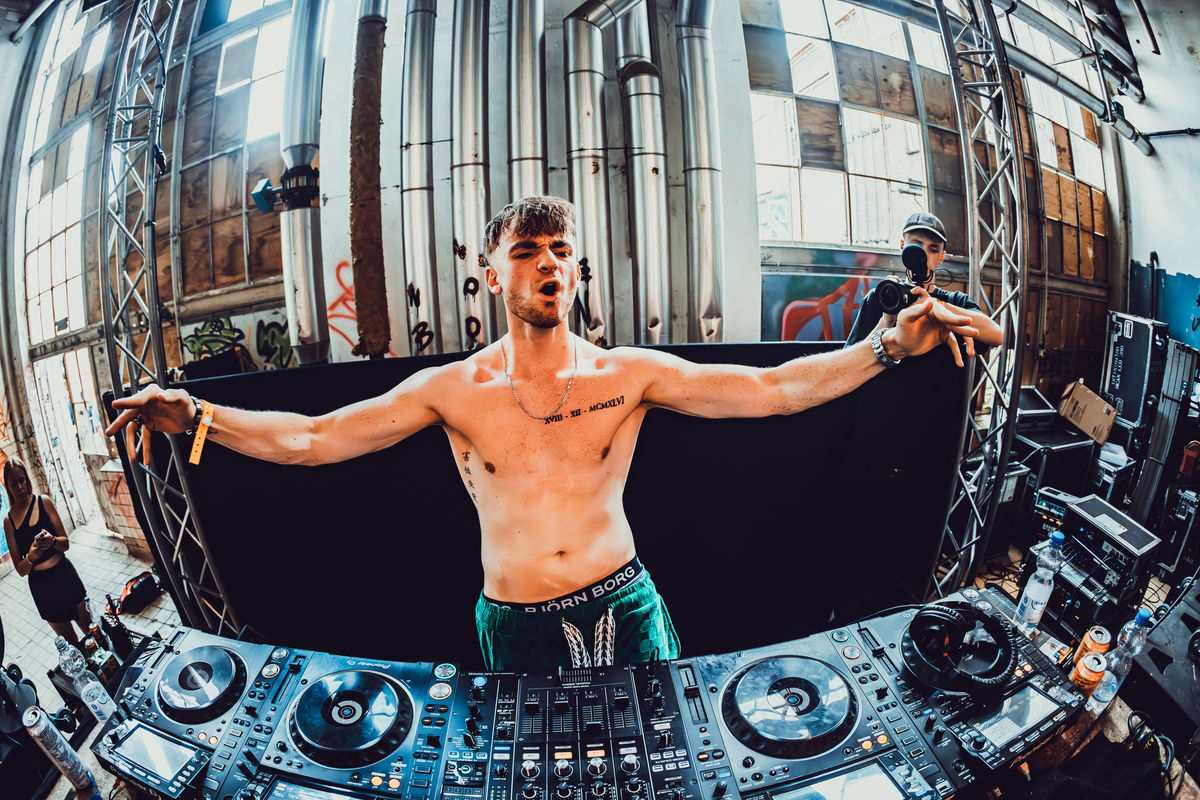 Loading... just a sec